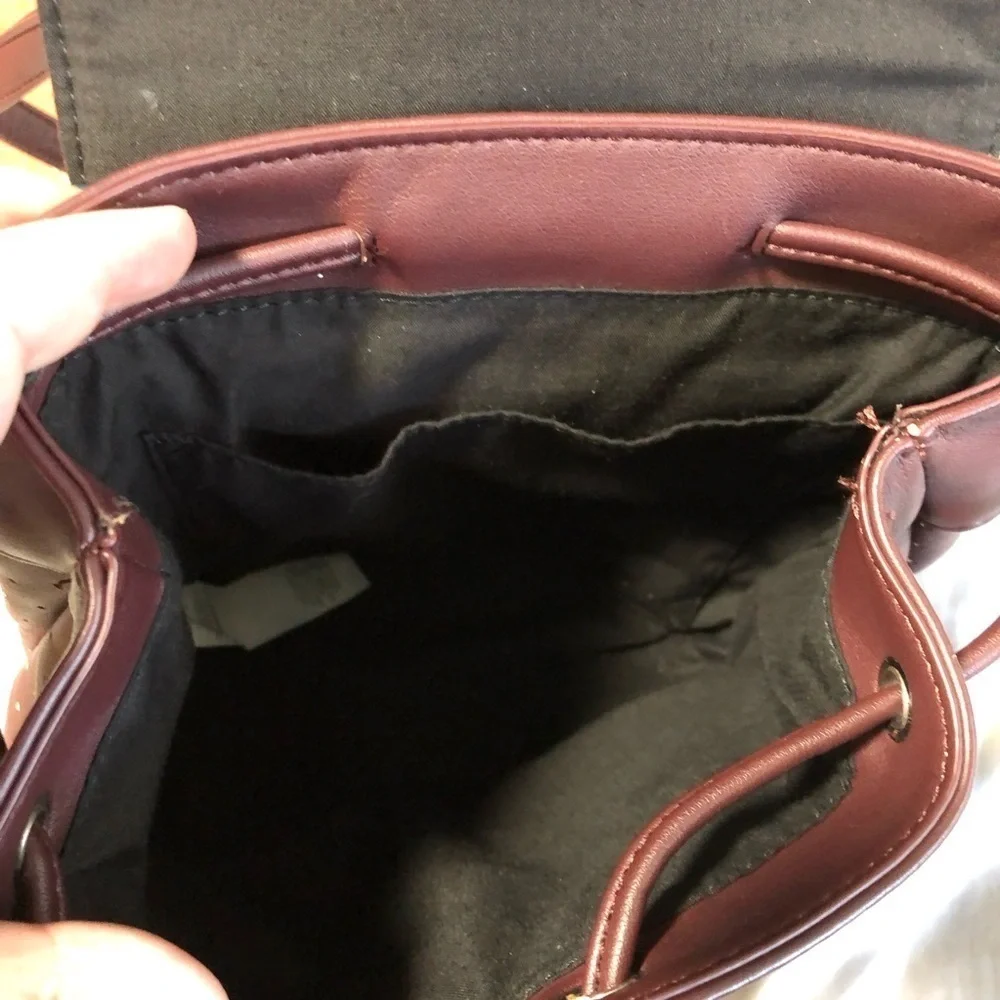 Levi’s mini backpack drawstring purse faux leather - Picture 4 of 7